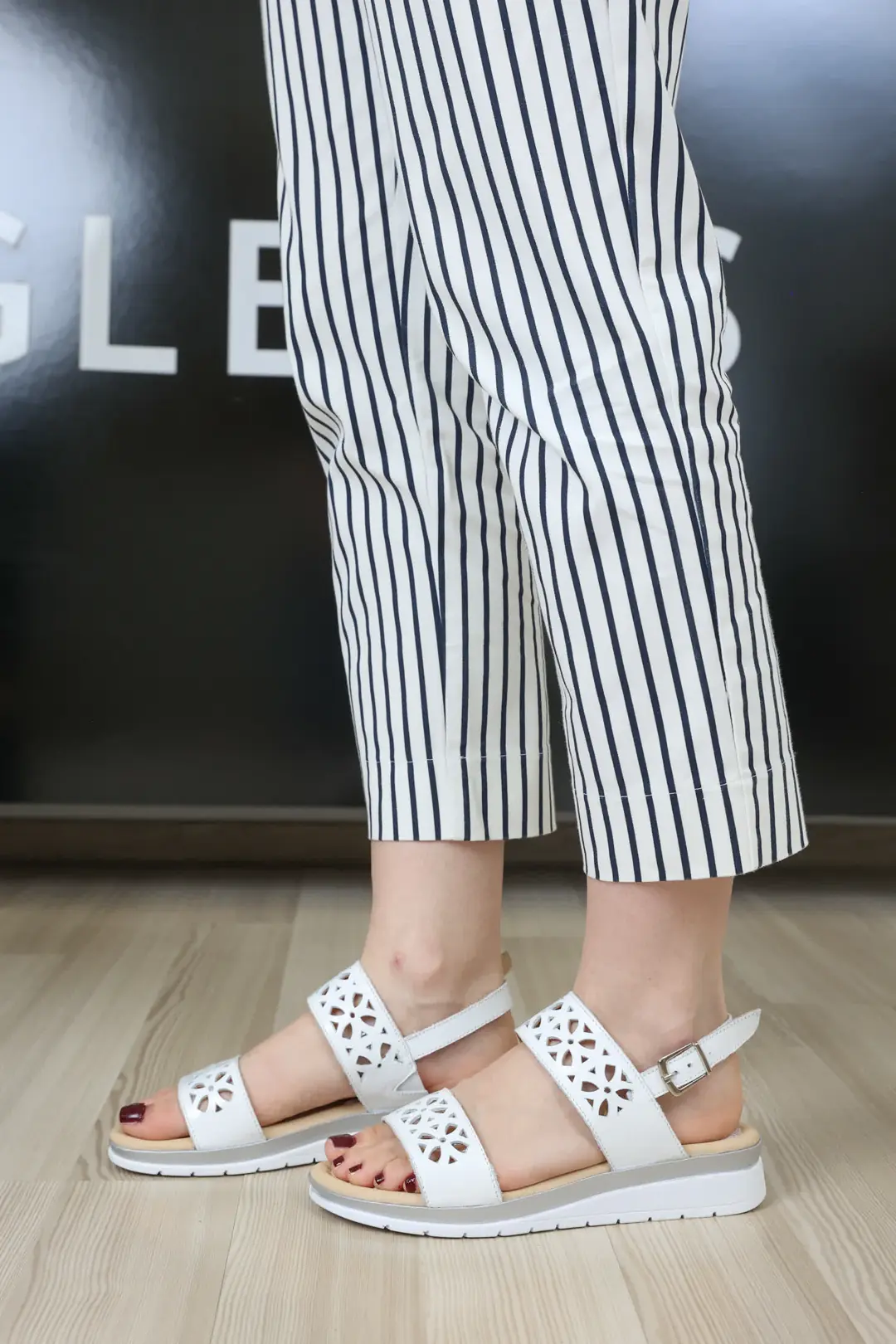 Sandale dama, Glemis, piele naturala - Cod: f-4.67, Culoare: Alb Lac, Talpa: Gri, Numar: 40